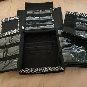 Compact jewelry organizer